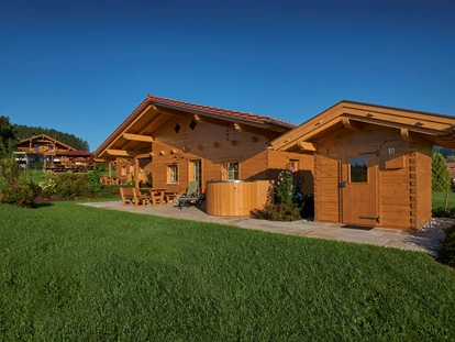 Hüttendorf - Hot Tub: beim Chalet - Sauna Badezuber/Whirlpool Chalet - Wenighof Chalets