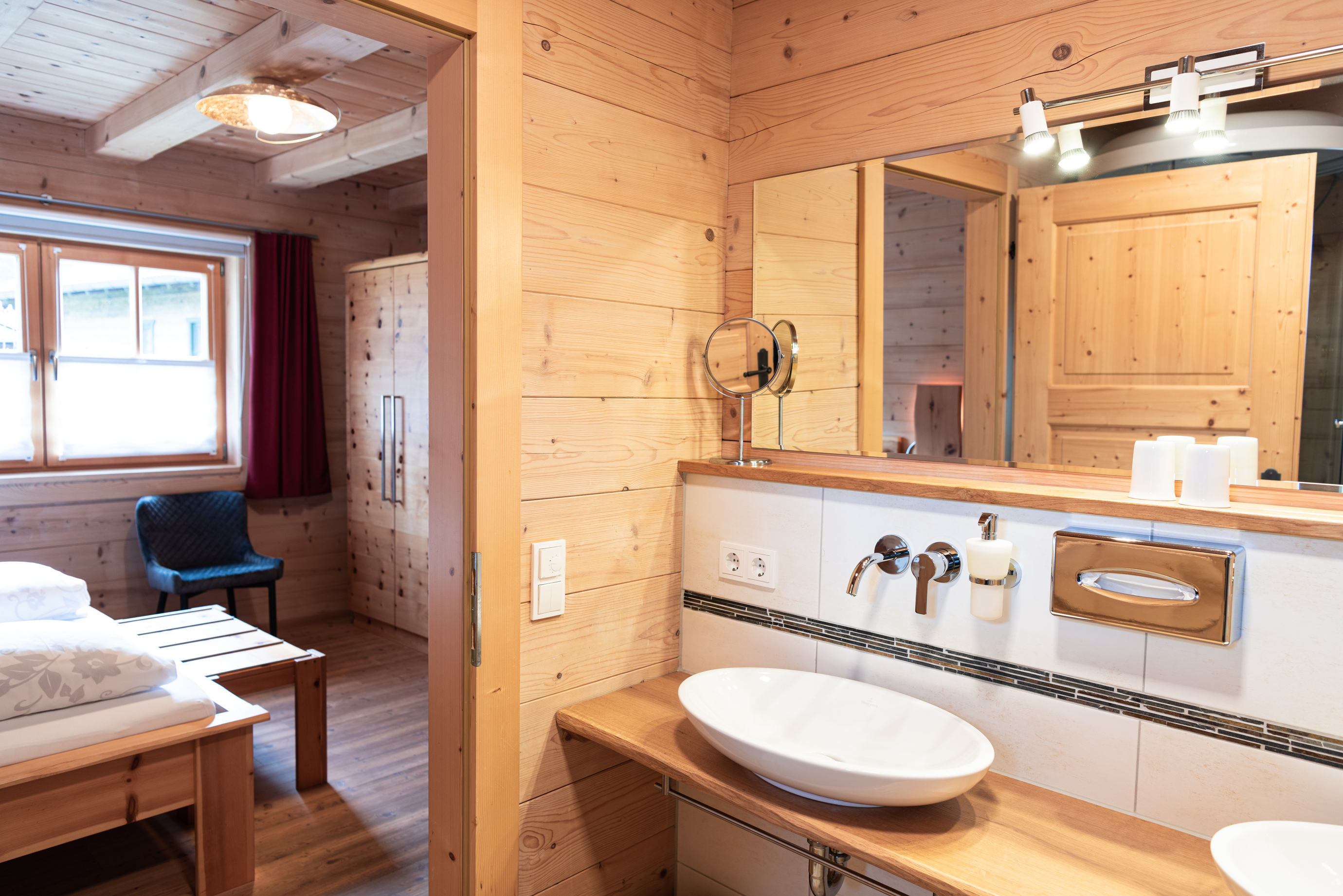 Chalet: Chalet Hochfelln Badezimmer/Schlafzimmer - Beim Waicher, hundefreundliche Chalets mitten in der Natur.