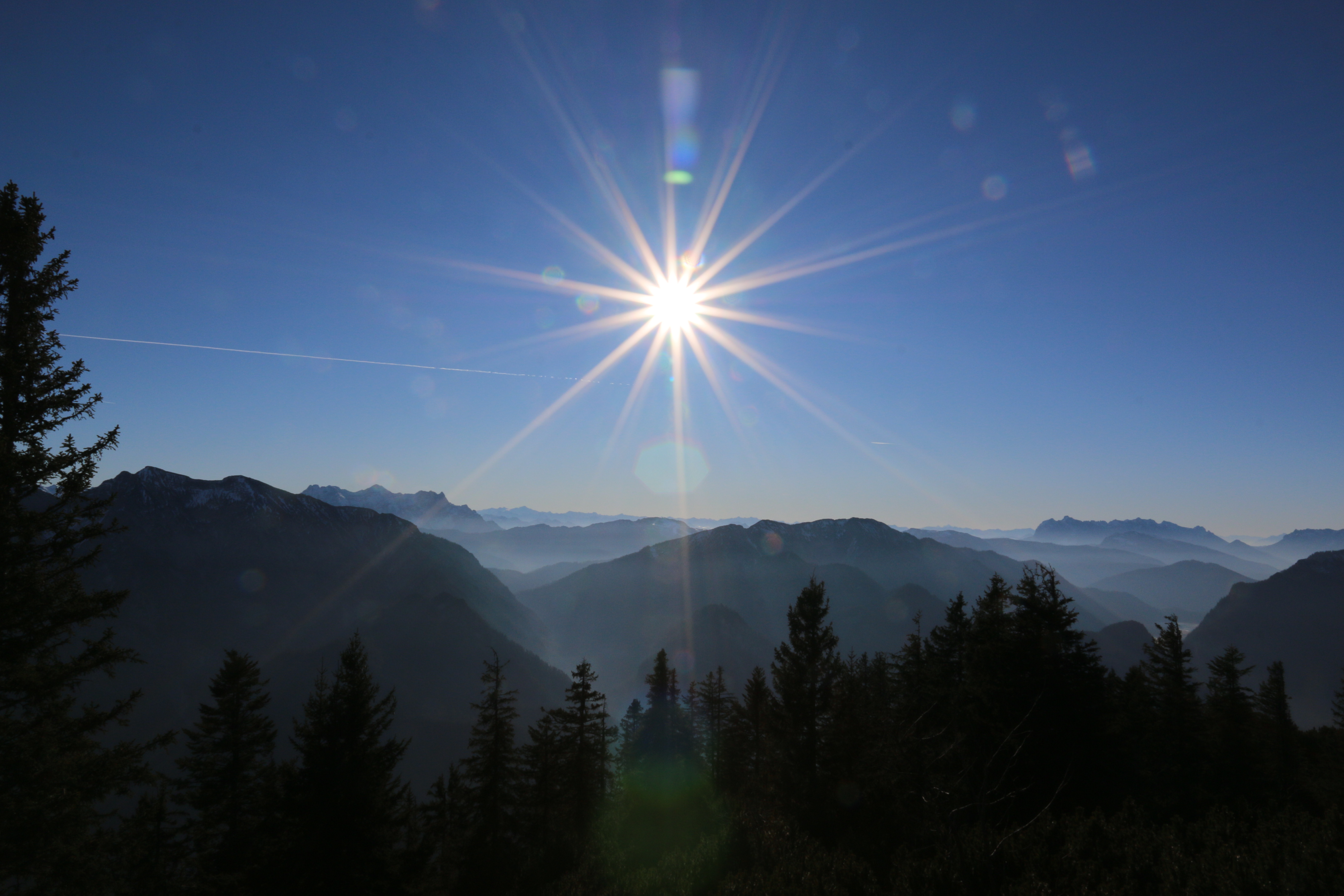 Chalet: Unbeschreibliche Bergpanoramen erwarten sie. Hier der Blick vom Rauschberg in die österreichische Bergwelt.    - Beim Waicher, hundefreundliche Chalets mitten in der Natur.
