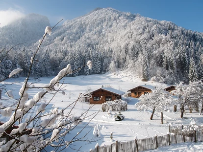 Hüttendorf - Whirlpool: beim Chalet - Winterimpression - Chalets&Suiten Beim Waicher