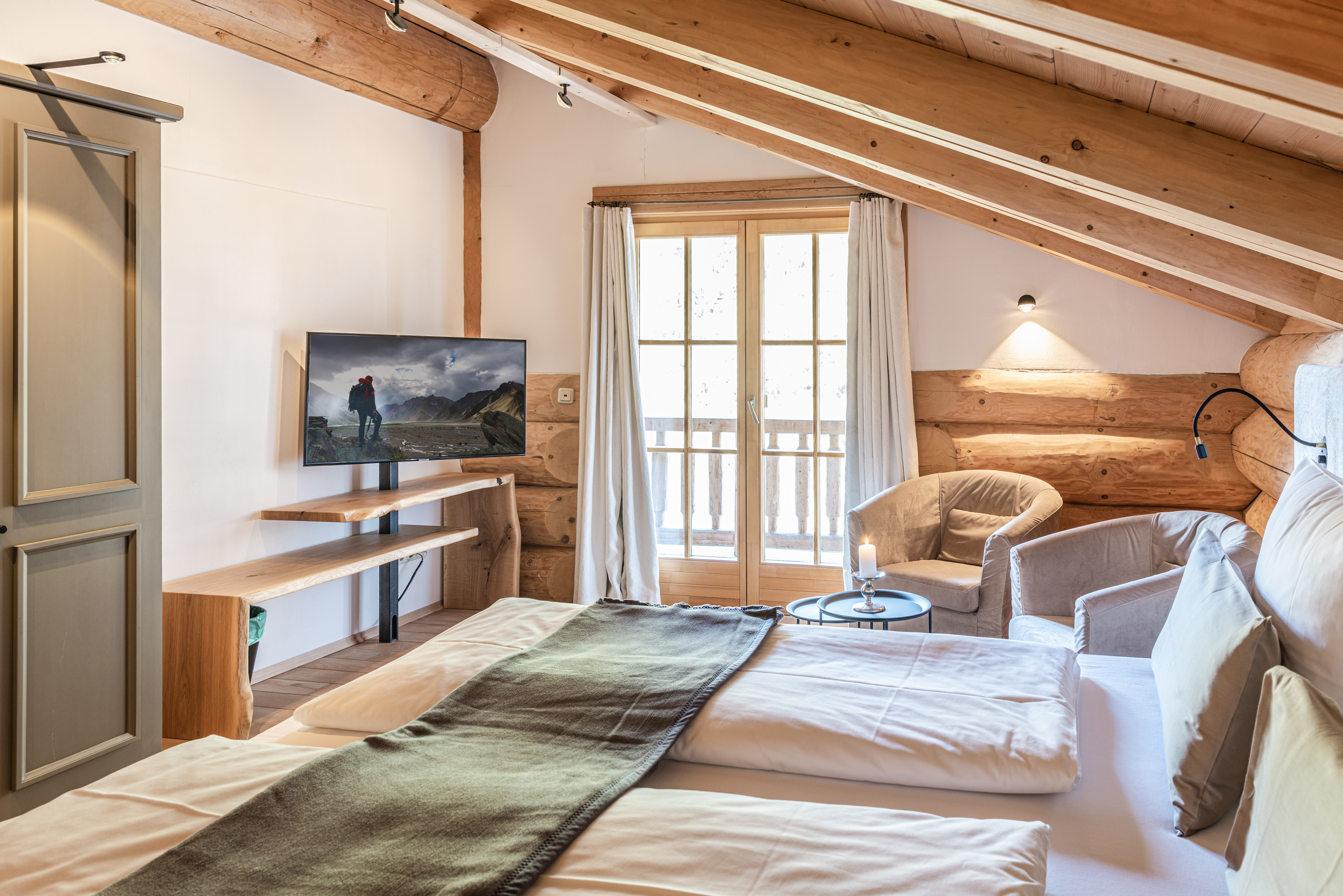 Chalet: Naturstammhaus Schlafzimmer 1 - Chalets&Suiten Beim Waicher