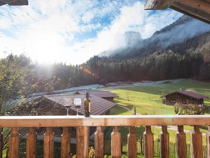 Hüttendorf - Whirlpool: beim Chalet - Naturstammhaus Westbalkon - Chalets&Suiten Beim Waicher