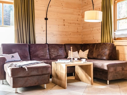 Hüttendorf - Whirlpool: beim Chalet - Chalet Hochfelln Sofaecke - Chalets&Suiten Beim Waicher