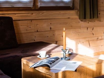 Hüttendorf - Whirlpool: beim Chalet - Chalet Hochfelln Detail - Chalets&Suiten Beim Waicher