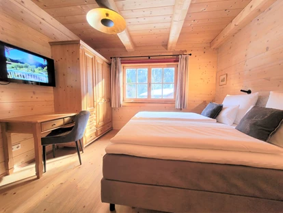 Hüttendorf - Whirlpool: beim Chalet - Chalet Sonntagshorn Schlafzimmer - Chalets&Suiten Beim Waicher