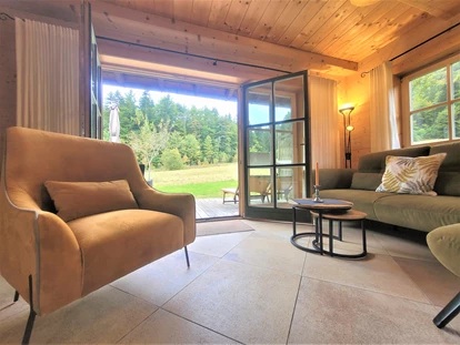 Hüttendorf - Whirlpool: beim Chalet - Chalet Sonntagshorn Wohnraum - Chalets&Suiten Beim Waicher