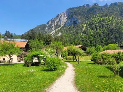 Hüttendorf - Whirlpool: beim Chalet - Sommer - Chalets&Suiten Beim Waicher