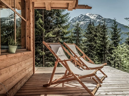 Hüttendorf - Schröcken - Jedes Chalet verfügt über eine großzügige Sonnenterrasse mit herrlichem Blick auf die umliegende Bergwelt. - Benglerwald Berg Chaletdorf