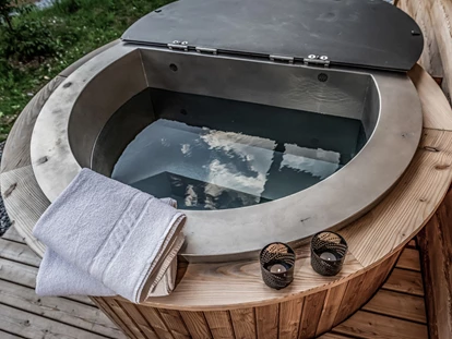 Hüttendorf - Schröcken - Jedes Chalet verfügt über einen privaten Hot Pot – perfekt zum Entspannen. - Benglerwald Berg Chaletdorf