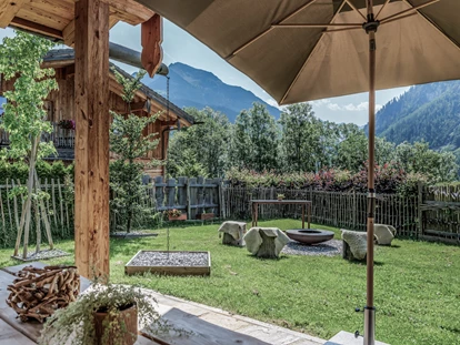 Hüttendorf - Schröcken - Jedes Chalet ist mit einer hochwertigen Luxus LaKra-Grillschale ausgestattet – für exklusiven Grillgenuss mit Bergpanorama. - Benglerwald Berg Chaletdorf