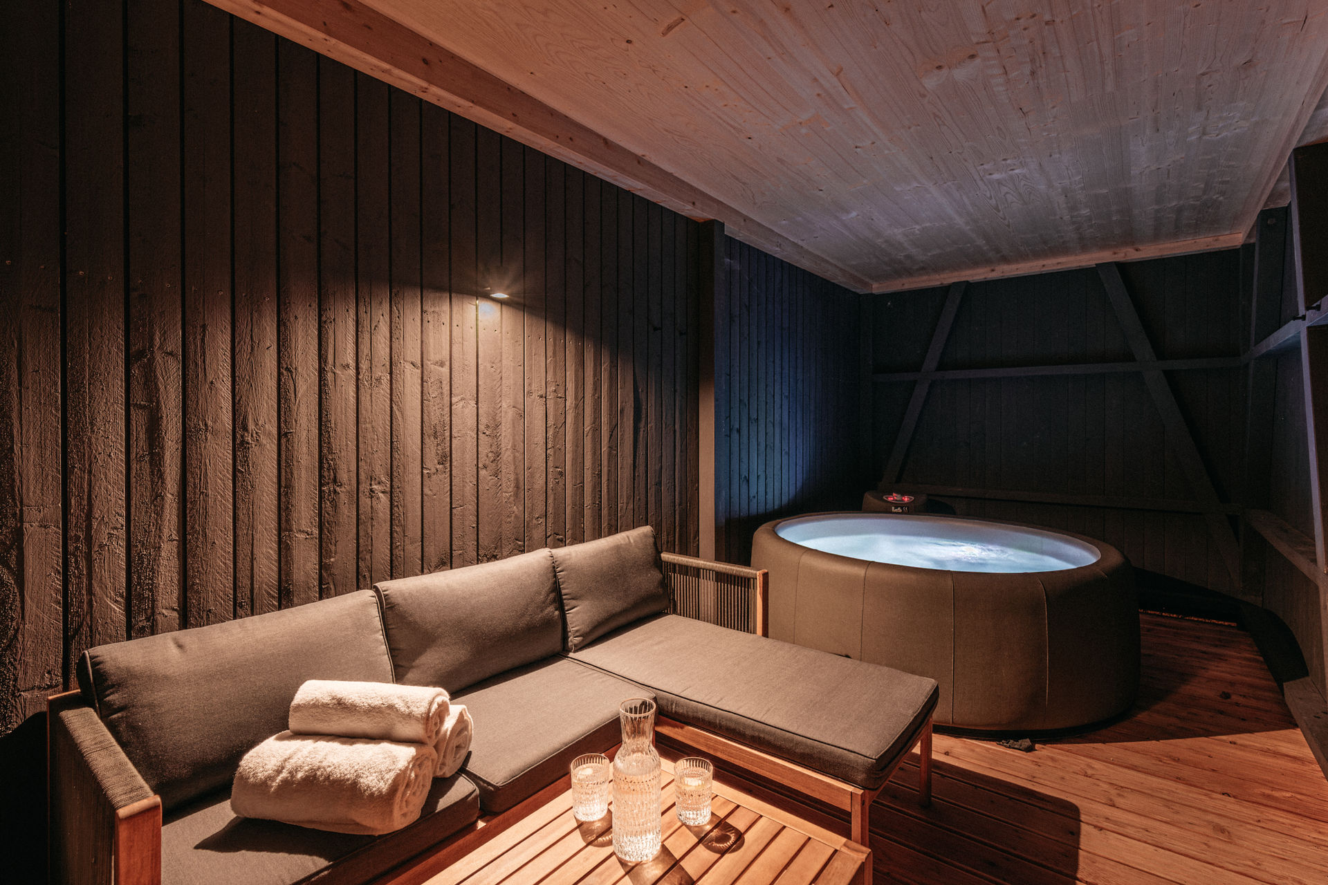 Chalet: Lounge & Whirlpool - NaturResort Steinwald - Wellness | Entspannen
