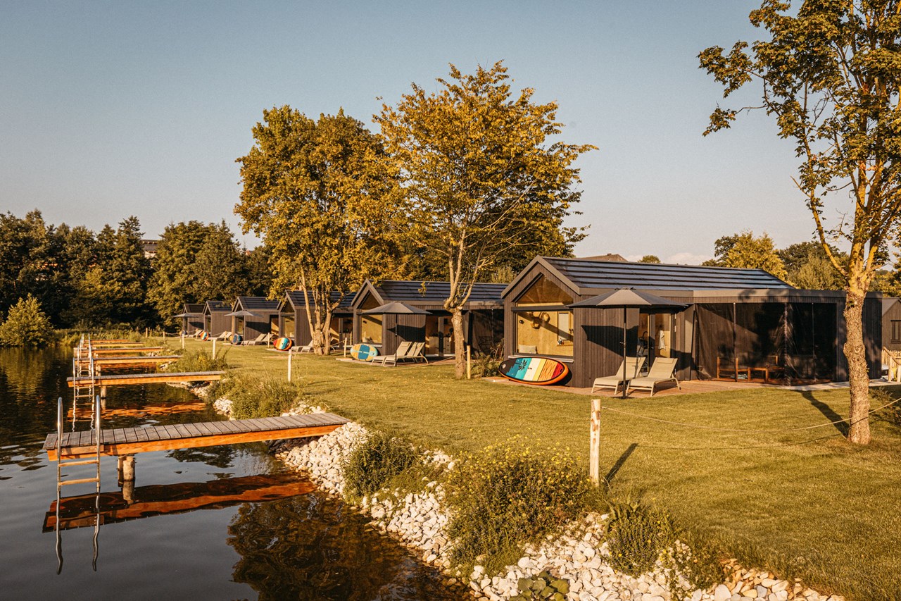 NaturResort Steinwald Hütten im Detail *Lakeside-Cabin* mit eigenem Whirlpool ② hundefreundlich