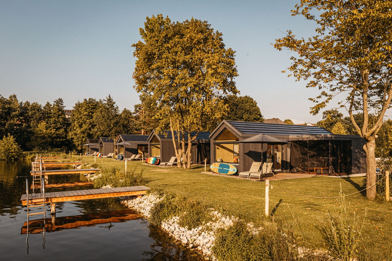 NaturResort Steinwald Hütten im Detail *Lakeside-Cabin* mit eigener Sauna ③ +Kinderloft