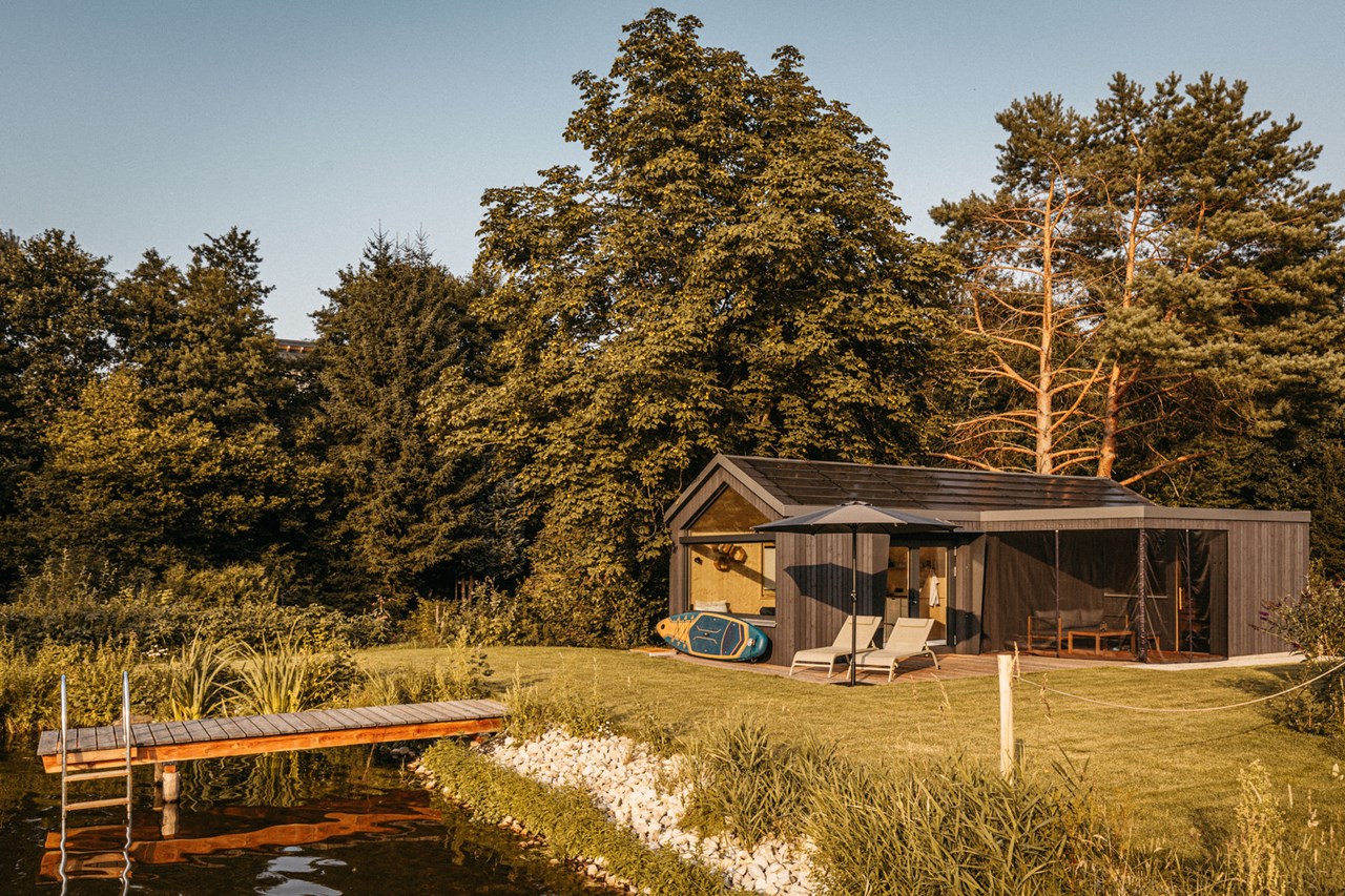 NaturResort Steinwald Hütten im Detail *Lakeside-Cabin* mit eigener Sauna ⑦ allergikerfreundlich