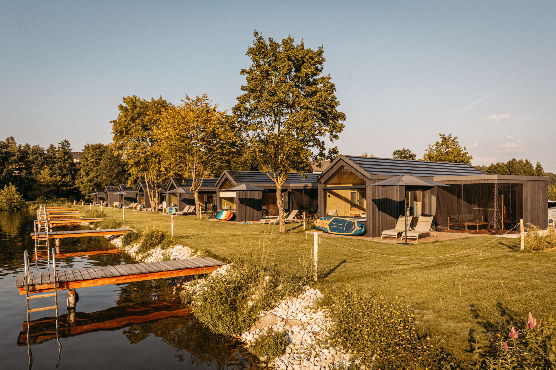 NaturResort Steinwald Hütten im Detail *Lakeside-Cabin* mit eigener Sauna ① barrierearm