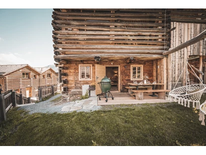 Hüttendorf - Schröcken - Sonnenanbeter finden überall Platz in unserem Chaletdorf - Boutique Hotel und Chalets Bergwiesenglück