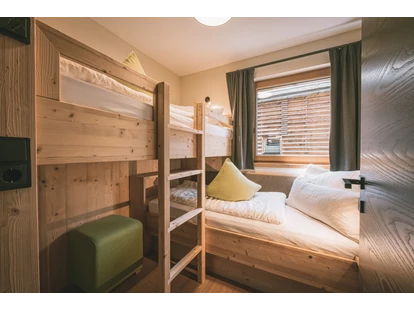 Hüttendorf - Schröcken - Stockbettzimmer ganz beliebt bei unseren kleinen Gäste - Boutique Hotel und Chalets Bergwiesenglück