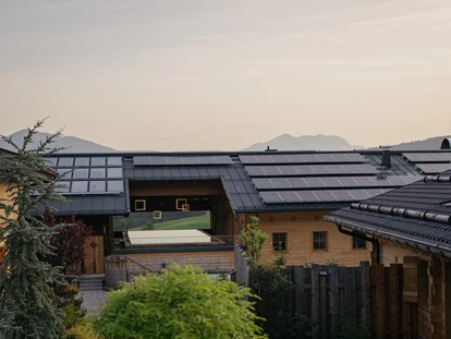Hüttendorf - Fügenberg - Ansicht Heustadl-Infinitypool - Hygna Chalets