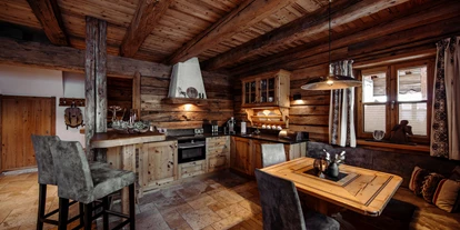 Hüttendorf - Weng (Goldegg) - Küche mit Essbereich Auszeit Chalets - Chaletdorf Auszeit