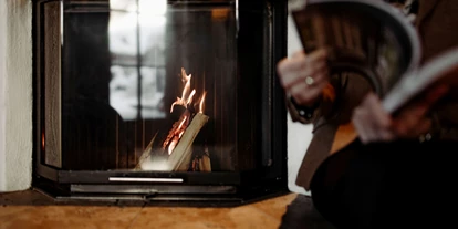 Hüttendorf - Weng (Goldegg) - Lesen am Kamin  - Chaletdorf Auszeit