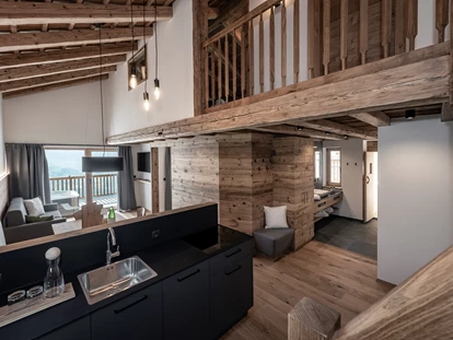 Hüttendorf - Whirlpool: beim Chalet - Wohnbereich Chalets - Dilia Dolomites