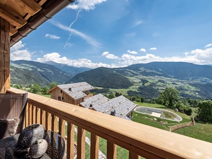 Hüttendorf - Whirlpool: beim Chalet - Ausblick Apartment
 - Dilia Dolomites