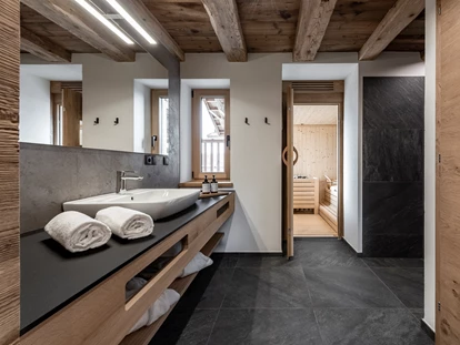 Hüttendorf - Whirlpool: beim Chalet - Bad Chalet - Dilia Dolomites