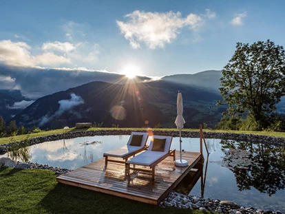Hüttendorf - Whirlpool: beim Chalet - Naturbadeteich - Dilia Dolomites