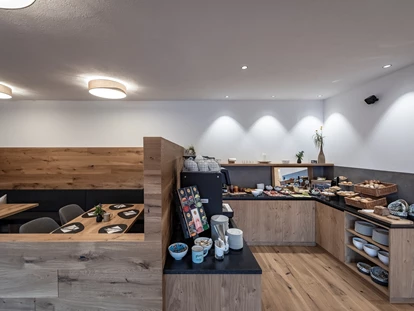 Hüttendorf - Whirlpool: beim Chalet - Frühstücksbuffet - Dilia Dolomites