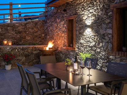 Hüttendorf - Whirlpool: beim Chalet - Gemeinschafts Terrasse - Dilia Dolomites