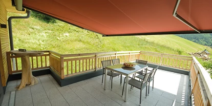 Hüttendorf - Chaletgröße: 4 - 6 Personen - Pinzgau - Chalet Glemmtal - Haus Schmittenblick Terrasse mit Beschattung - Chalet Glemmtal