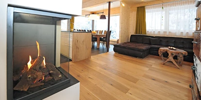 Hüttendorf - Chaletgröße: 4 - 6 Personen - Pinzgau - Chalet Glemmtal - Haus Schmittenblick Wohnzimmer mit Kaminofen - Chalet Glemmtal