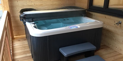 Hüttendorf - Chaletgröße: 4 - 6 Personen - Pinzgau - Chalet Glemmtal - Haus Bergblick Terrasse mit Whirlpool - Chalet Glemmtal