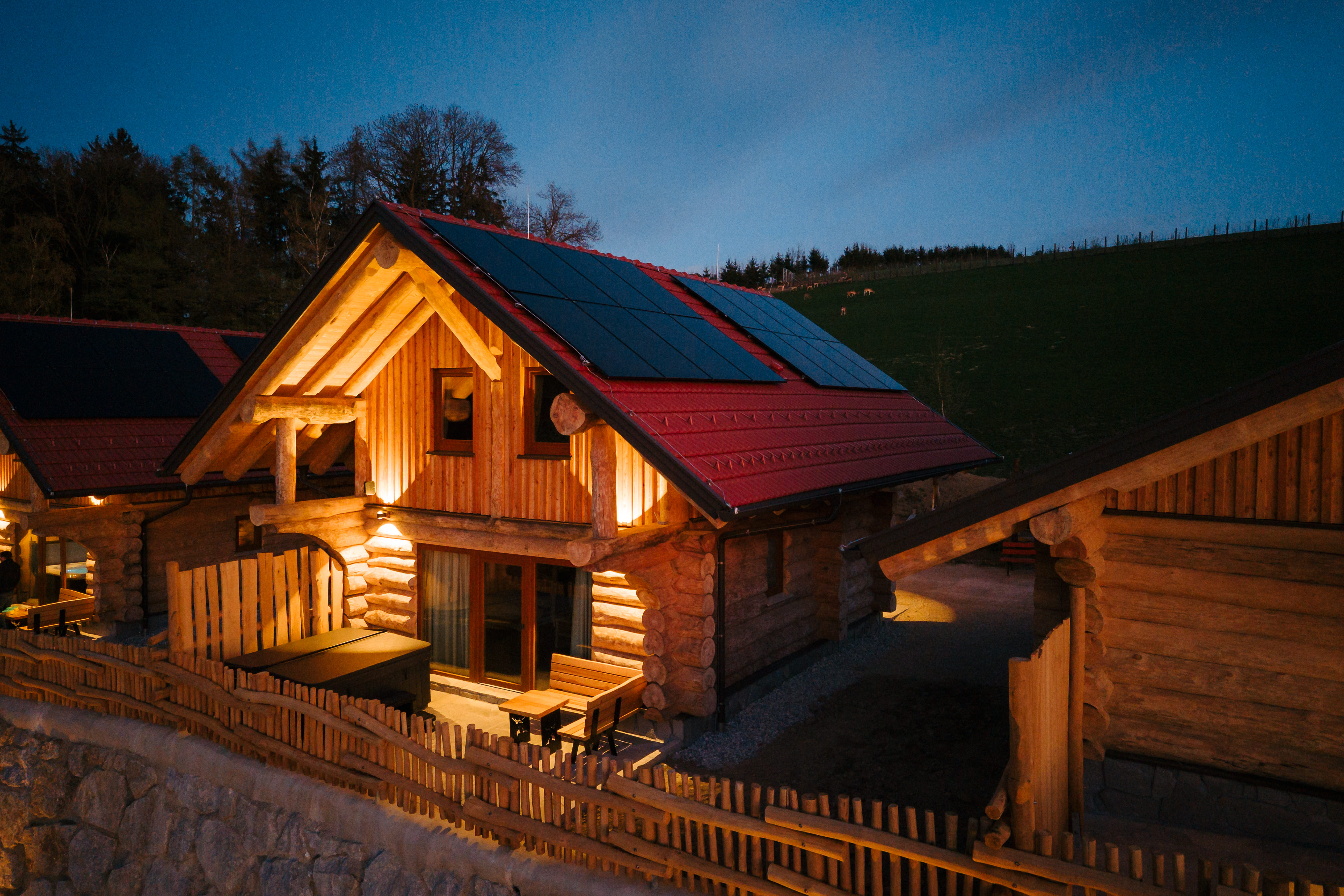 Chalet: Außenansicht Wildpark Lodge - Wildpark Lodges - Umgebung