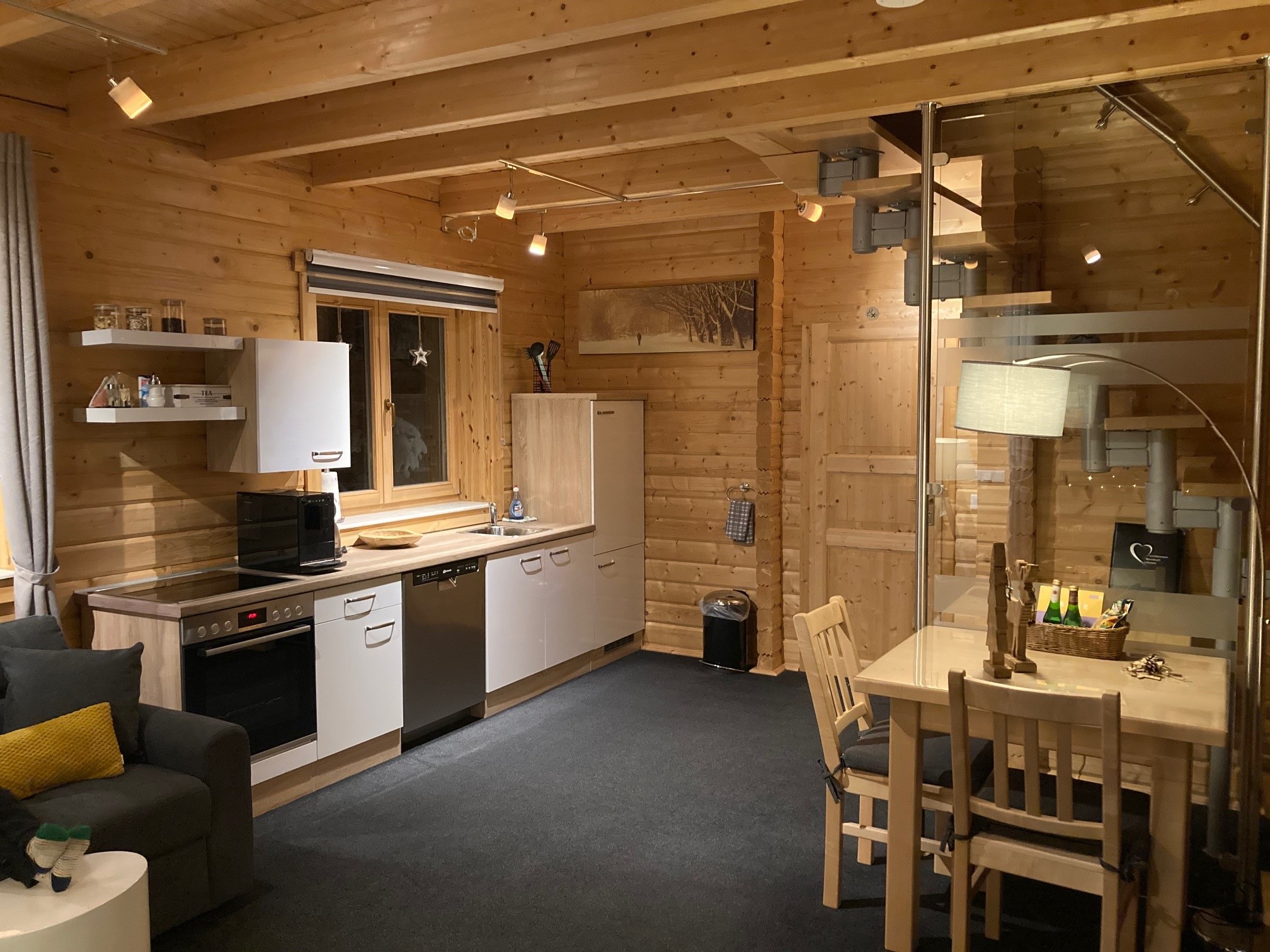Chalet: Küchenbereich (komplett eingerichtet) auch für Selbstversorgung perfekt.  - Chalets zum Latschen mit Frühstücksservice