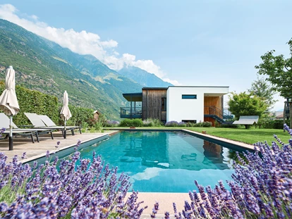 Hüttendorf - Pfunds - Garten mit Naturpool - Cirna Gentle Luxury Lodges