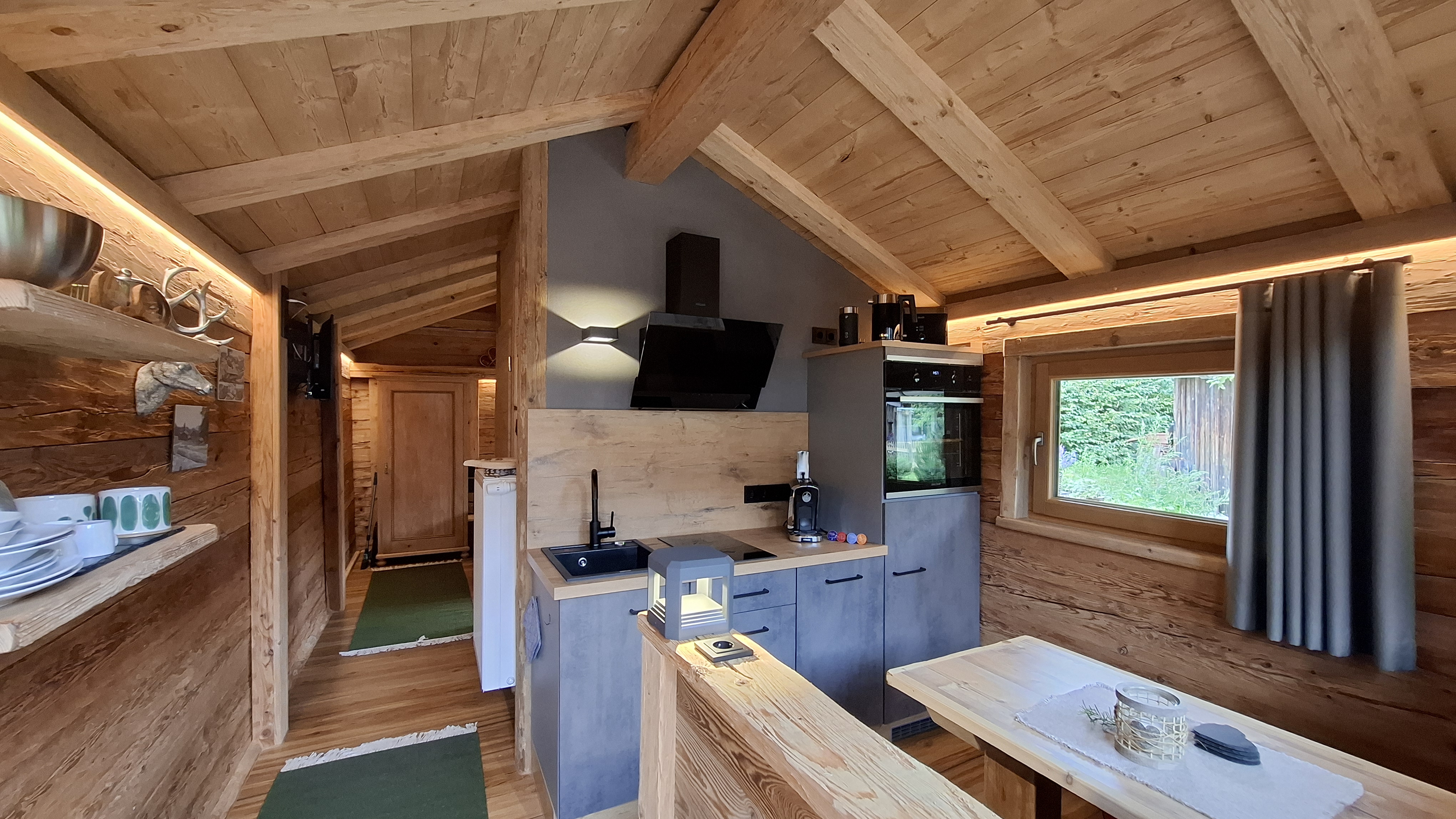 Chalet: Chalet Gundhütte - Wohnküche (alleinstehendes Chalet im Garten) - Dorf Chalet