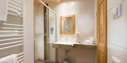 Hüttendorf - Weng (Goldegg) - Eines der Badezimmer im Chalet - EDELWEISS CHALETS Zauchensee