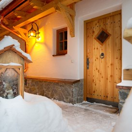 Chalet: Eingang Chalet im Winter - EDELWEISS CHALETS Zauchensee