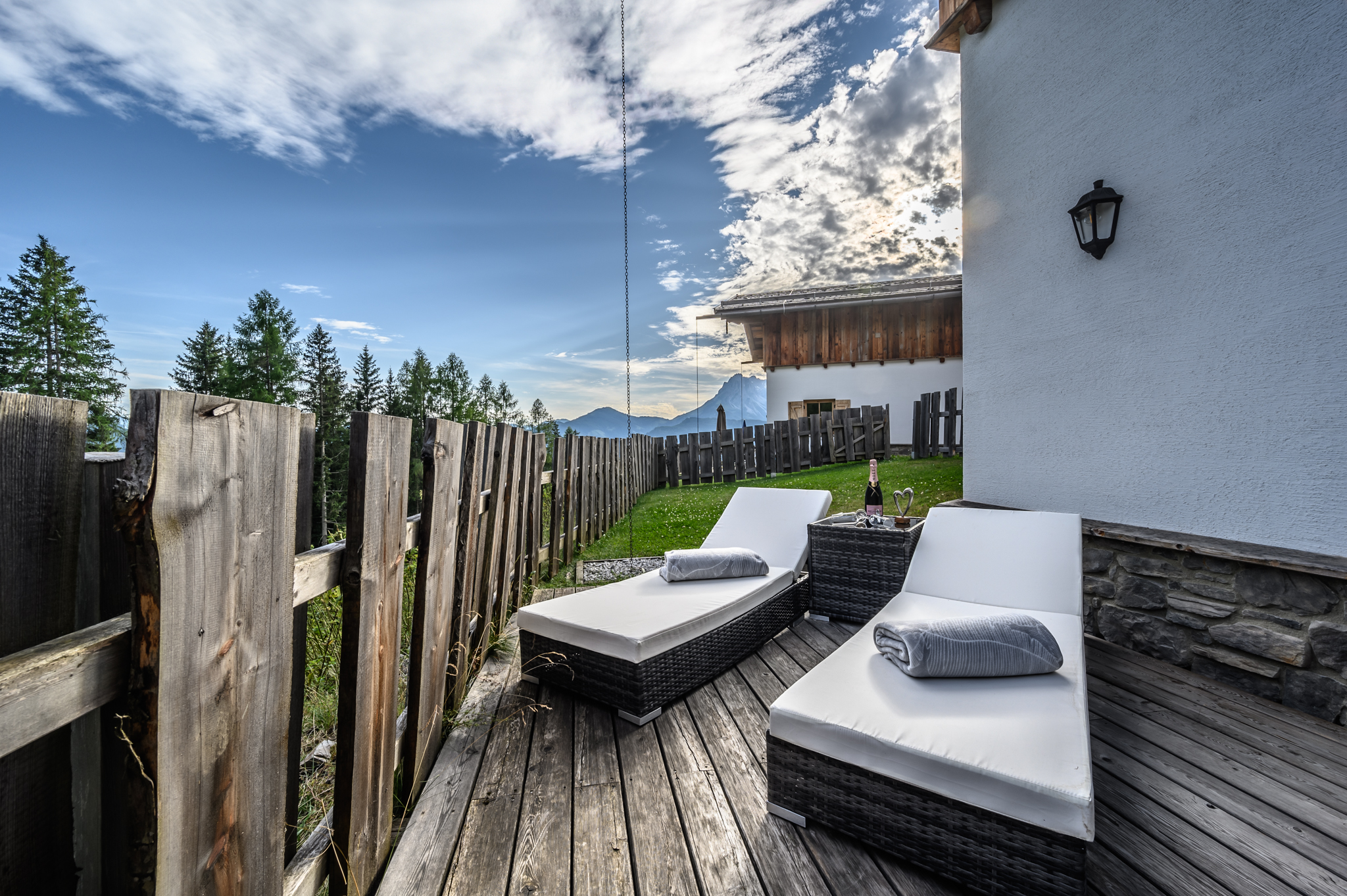 Chalet: Terrasse - DAS EULERSBERG - Wellness | Entspannen