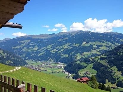 Hüttendorf - Chaletgröße: 8 - 10 Personen - Blick vom Wellness-Chalet Bergschlössl. - Ferienhütten Tirol