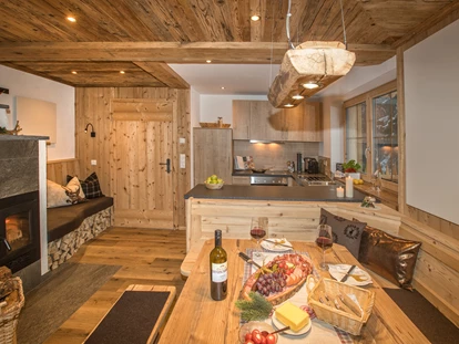 Hüttendorf - Chaletgröße: 8 - 10 Personen - Romantik-Chalet Waldschlössl - Ferienhütten Tirol