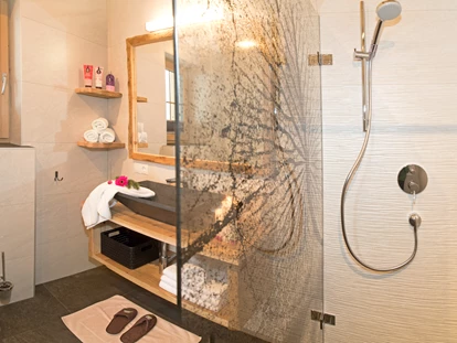 Hüttendorf - Chaletgröße: 8 - 10 Personen - Romantik-Chalet Waldschlössl - Ferienhütten Tirol