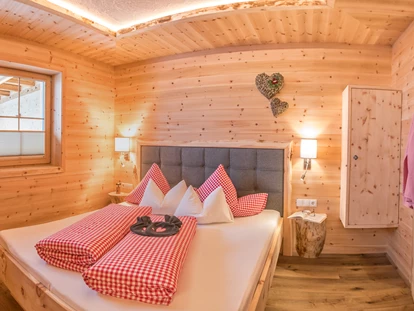Hüttendorf - Chaletgröße: 8 - 10 Personen - Romantik-Chalet Waldschlössl - Ferienhütten Tirol
