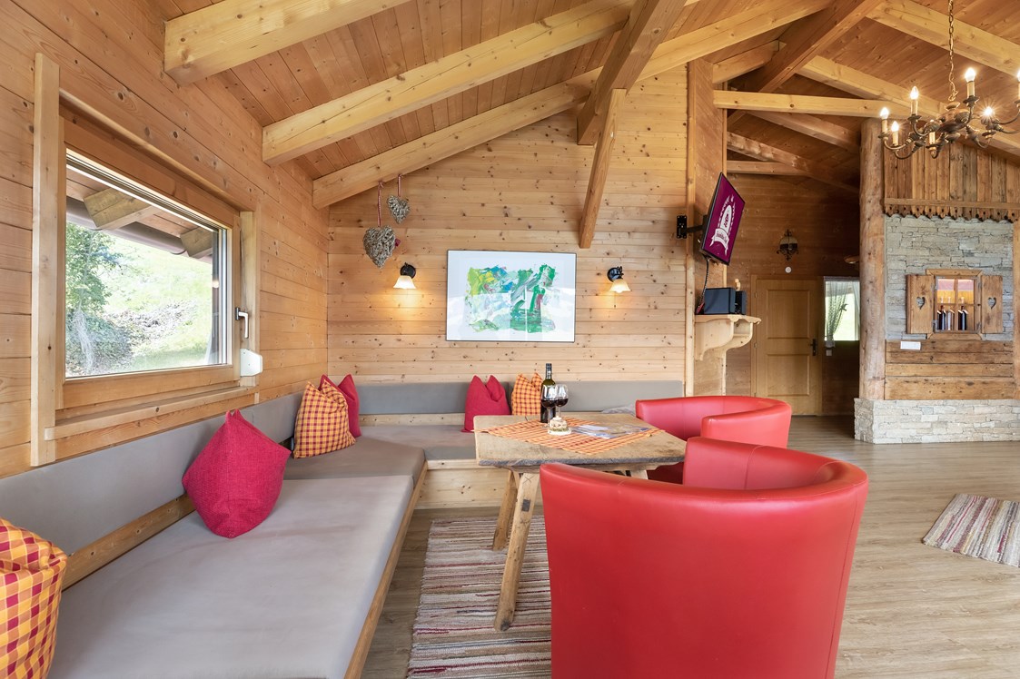 Chalet: Wohnbereich in der Panoramahütte - Ferienhütten Tirol