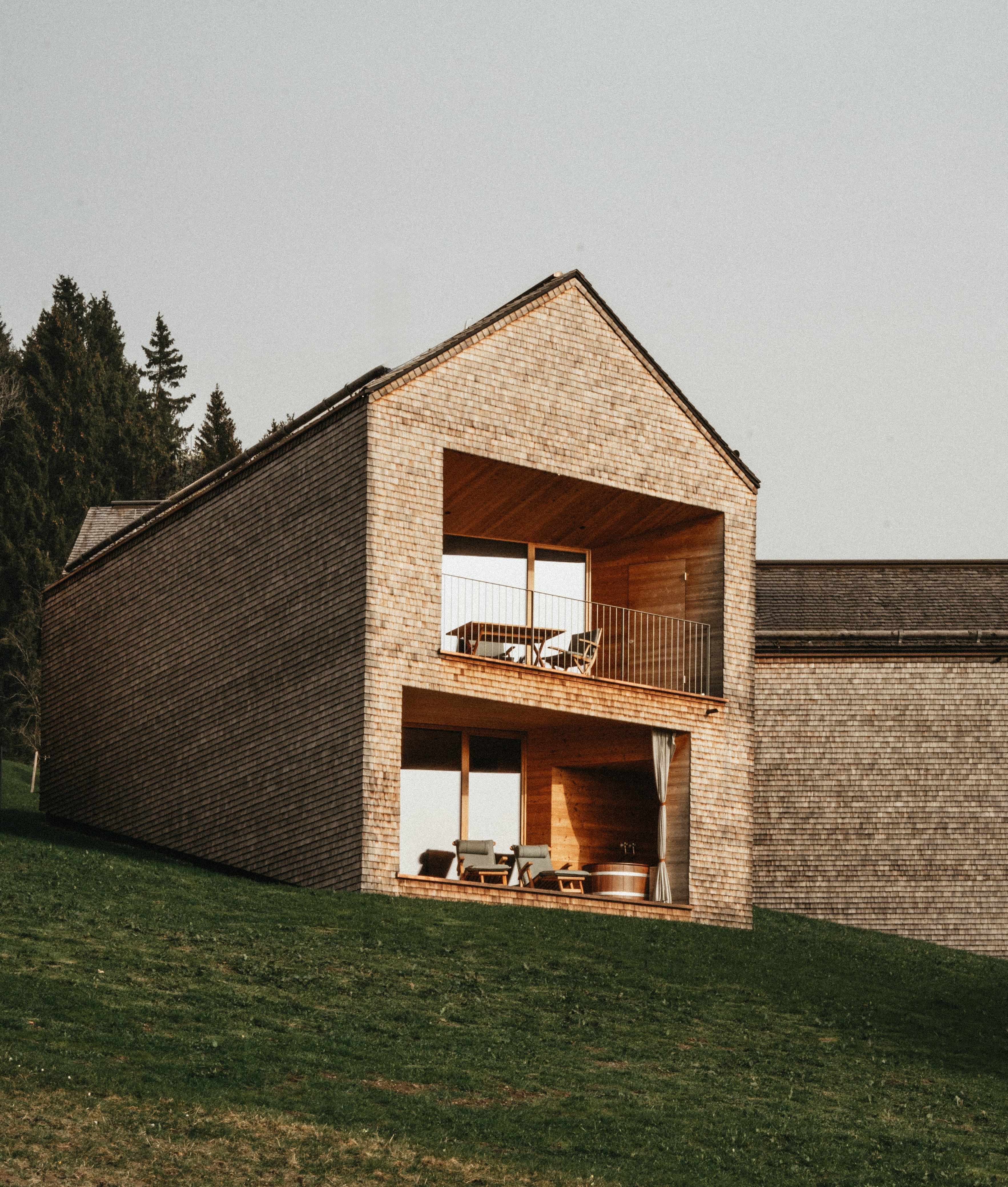 Peterhof Chalets Hütten im Detail Chalet Schwestern