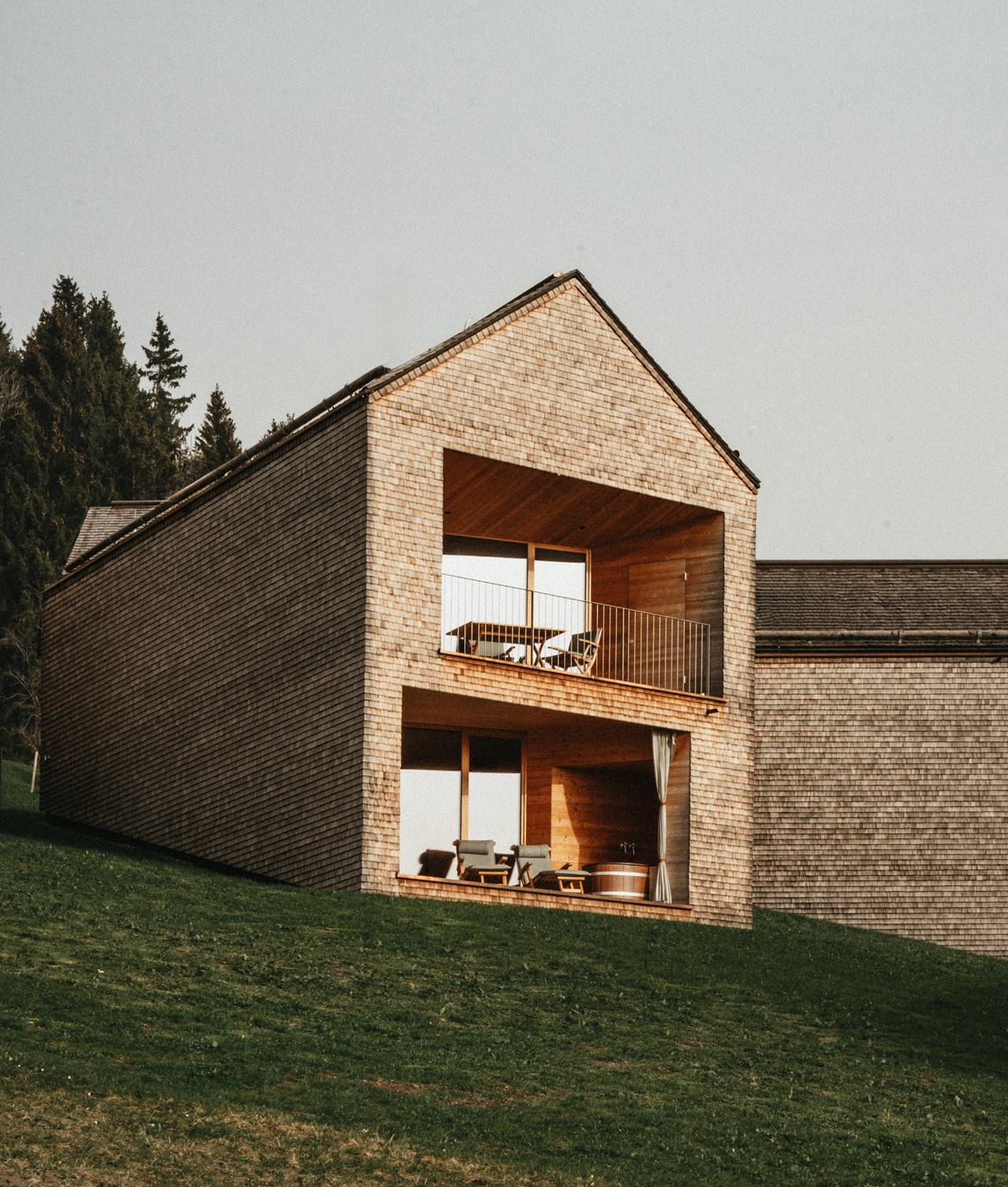 Peterhof Chalets Hütten im Detail Chalet Schwestern