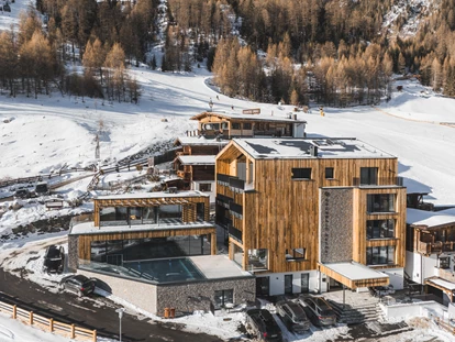 Hüttendorf - Pfunds - Chalets & Aparthotel Grünwald Resort Sölden mit Pool an der Piste