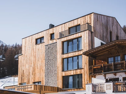 Hüttendorf - Pfunds - Chalets & Aparthotel Grünwald Resort Sölden mit Pool an der Piste