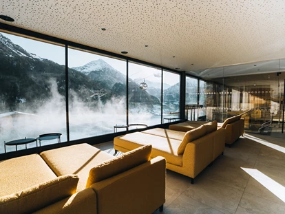 Hüttendorf - Pfunds - Chalets & Aparthotel Grünwald Resort Sölden mit Pool an der Piste